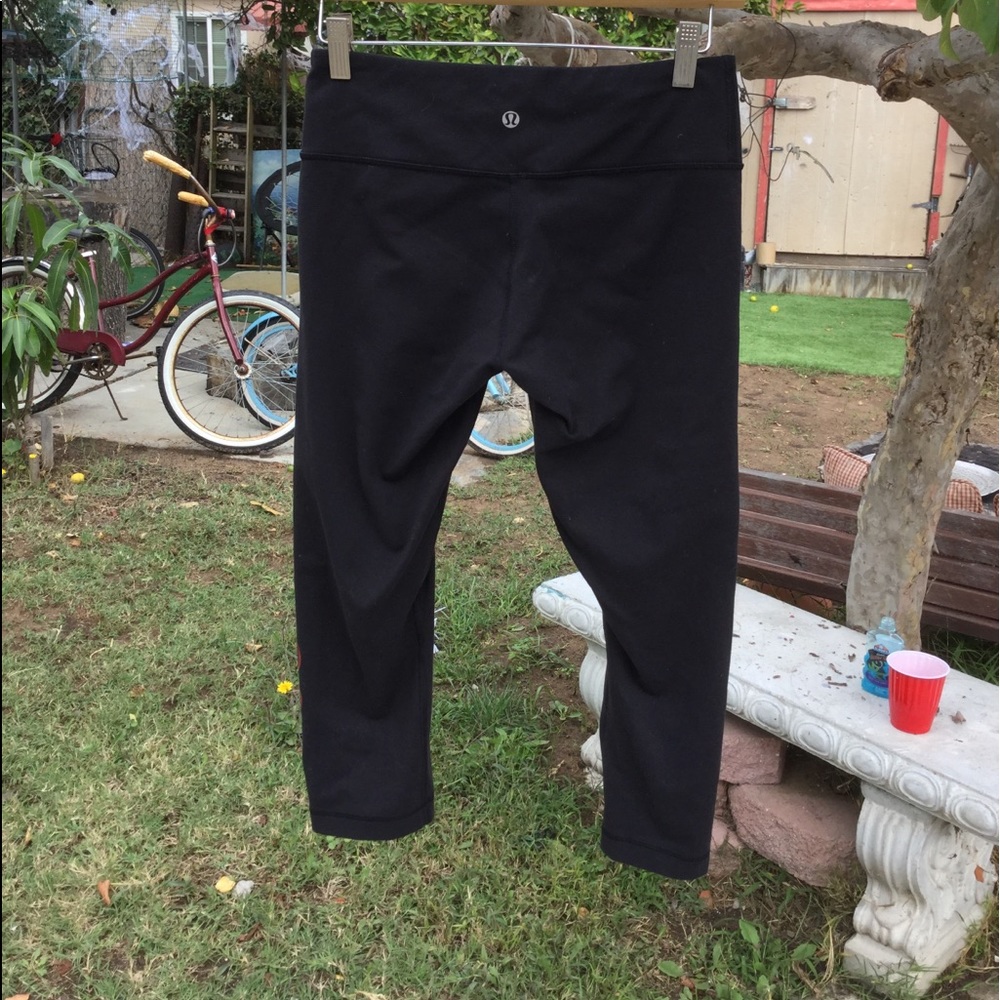 LULULEMON capris size 6 perfect condition